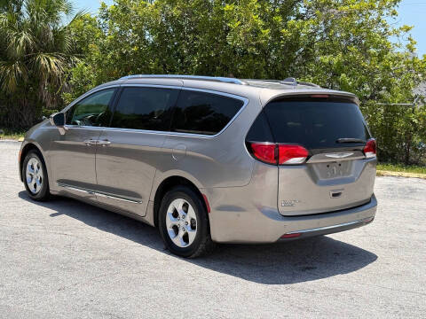 2017 Chrysler Pacifica Touring-L Plus