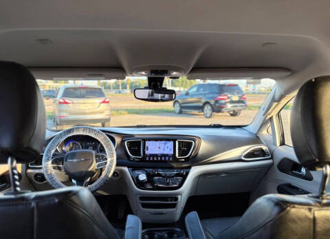 2017 Chrysler Pacifica Touring-L