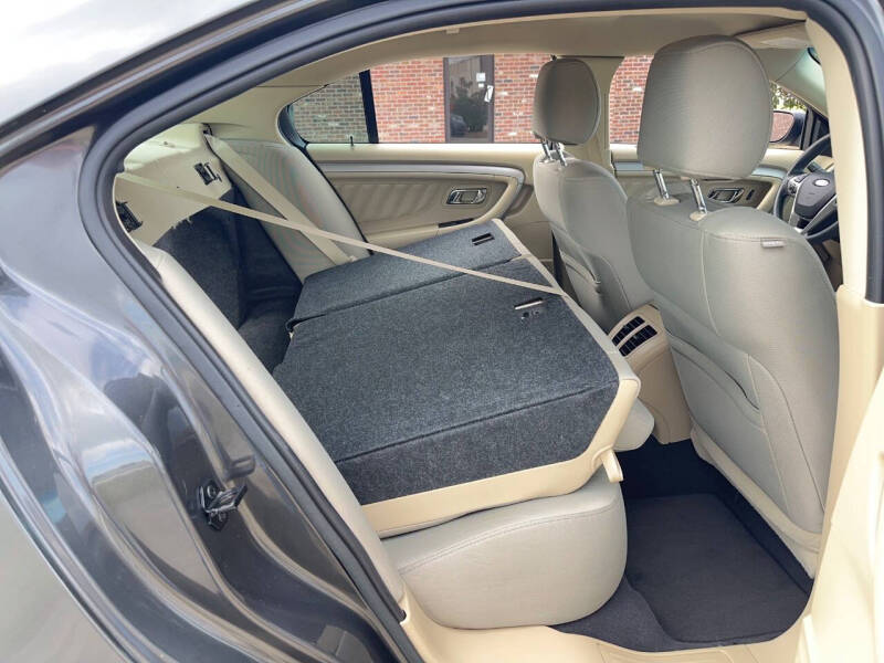 2019 Ford Taurus SE