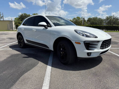 2017 Porsche Macan Base Photo