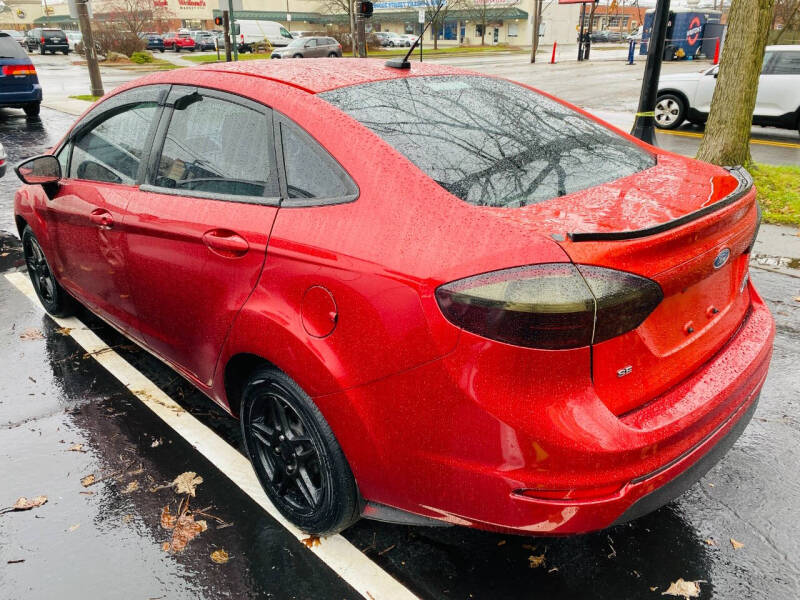 2019 Ford Fiesta SE photo 5