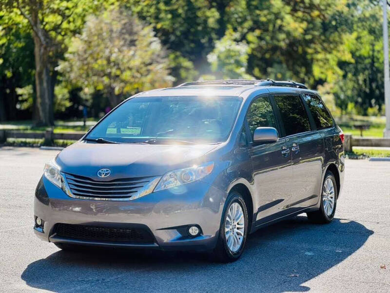 2016 Toyota Sienna XLE 8-Passenger
