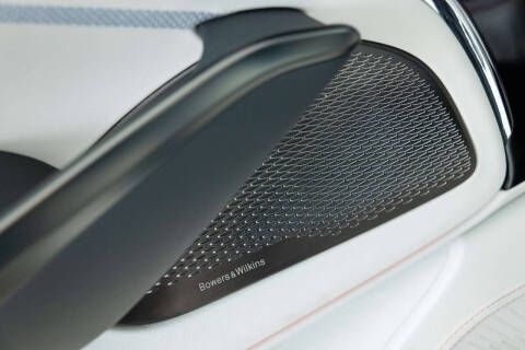 2025 Aston Martin DBX 707