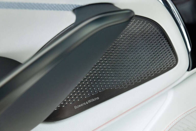 2025 Aston Martin DBX 707