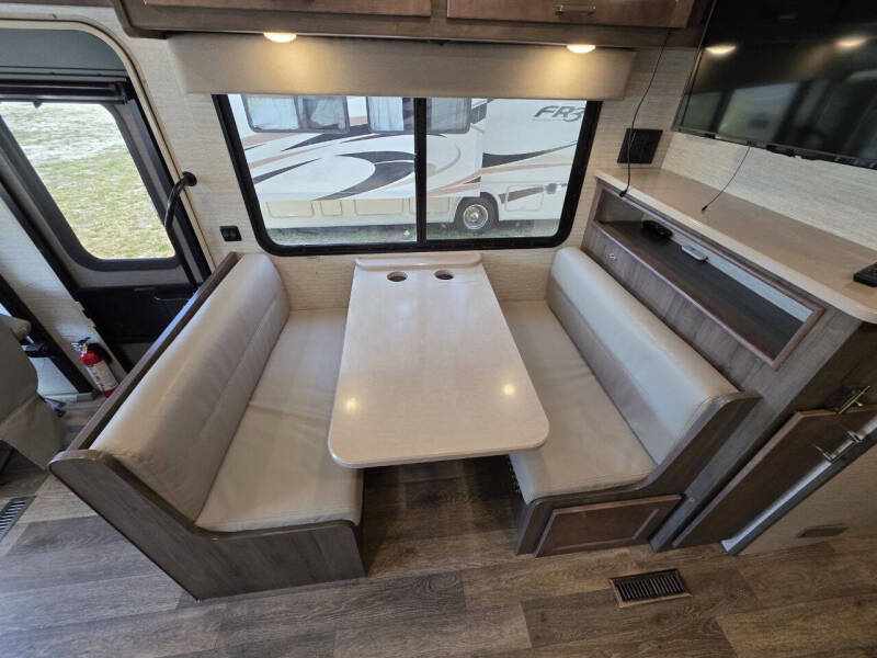 2020 Winnebago Vista