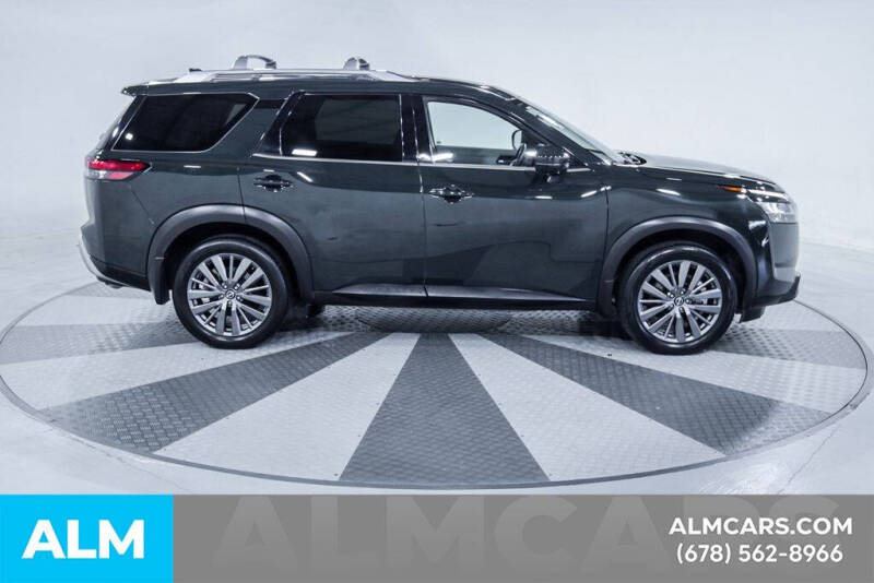 2024 Nissan Pathfinder SL