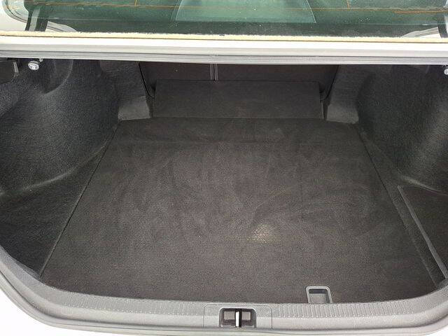 2019 Toyota Camry Hybrid LE