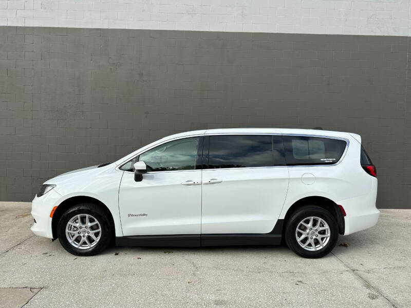 2020 Chrysler Pacifica Limited Red S