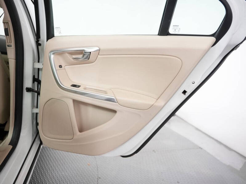 2015 Volvo S60 T5 Drive-E Platinum