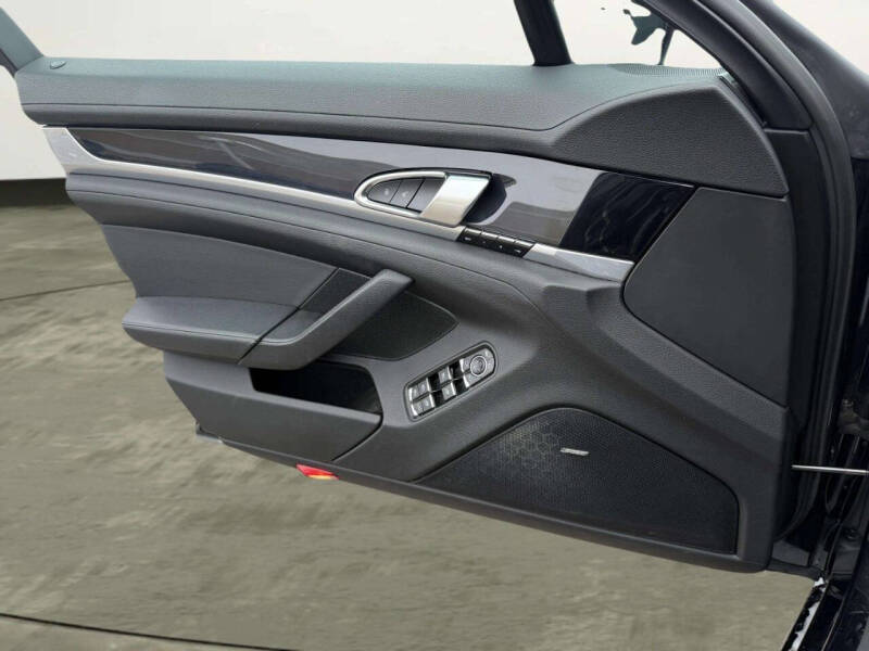 2016 Porsche Panamera 4 Edition