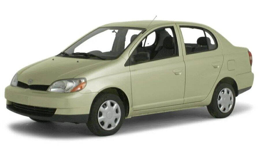 Эхо машина. Toyota Echo 4dr 99-05. Toyota Echo моделька. Toyota Echo 2000 игрушка машинка. Игрушечная машина Тойота Платц.