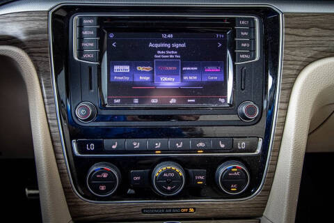 2017 Volkswagen Passat 1.8T SEL Premium