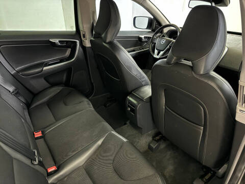 2017 Volvo XC60 T5 Dynamic