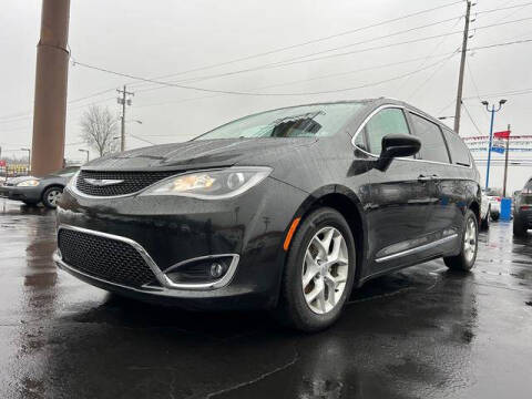 2017 Chrysler Pacifica Touring-L Plus