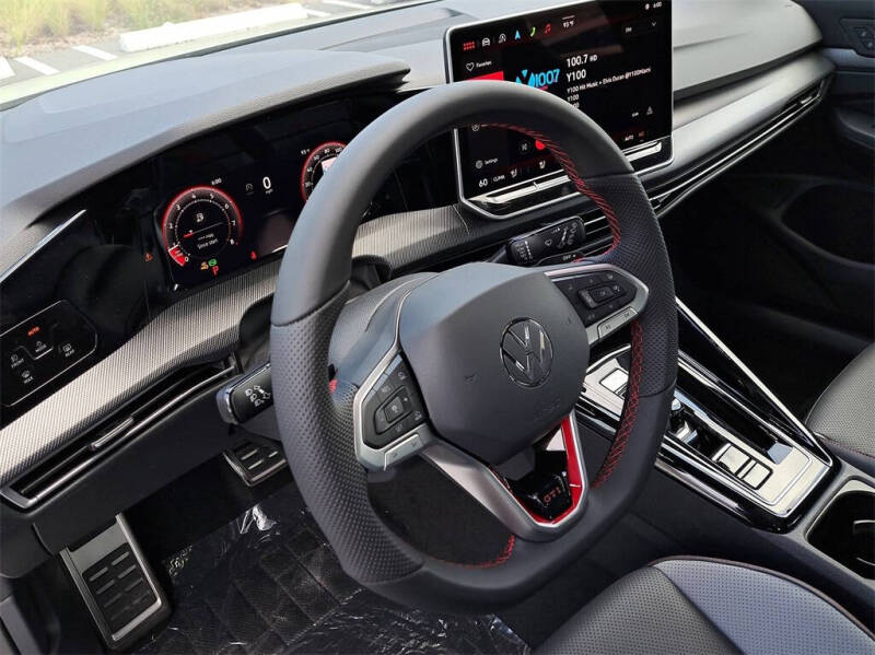 2025 Volkswagen Golf GTI SE