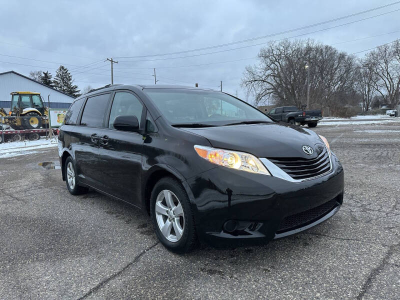 2017 Toyota Sienna LE 8-Passenger