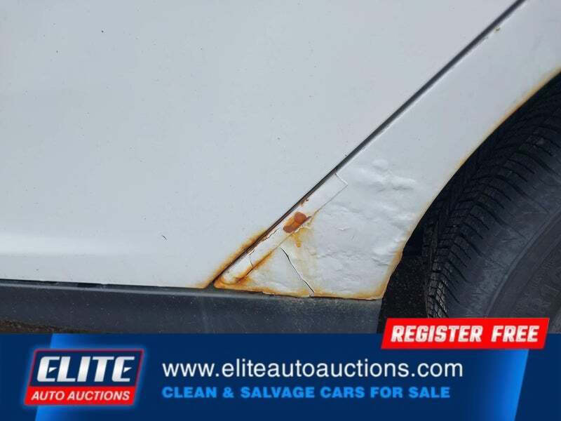 White 2012 Ford Focus SE SE 4dr Hatchback 24