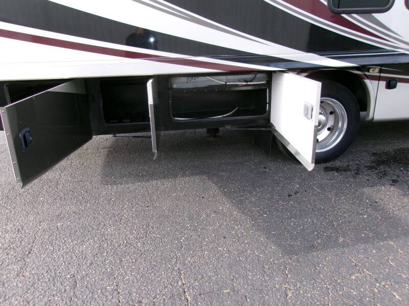 2013 Thor Motor Coach Challenger 37kt