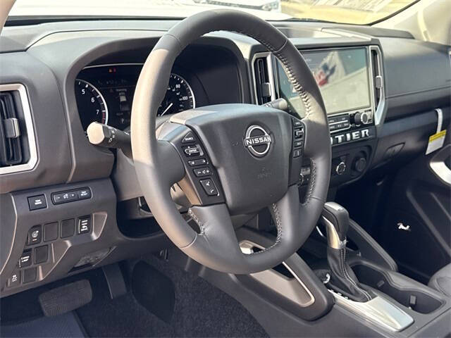 2025 Nissan Frontier SV