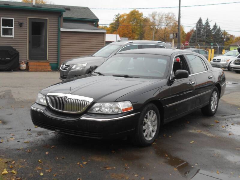 2010 Lincoln Town Car for sale at MT MORRIS AUTO SALES INC in Mount Morris MI
