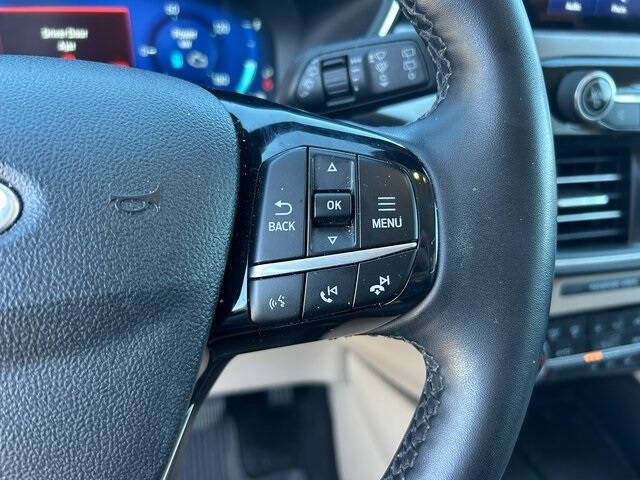 2022 Ford Escape Hybrid Titanium