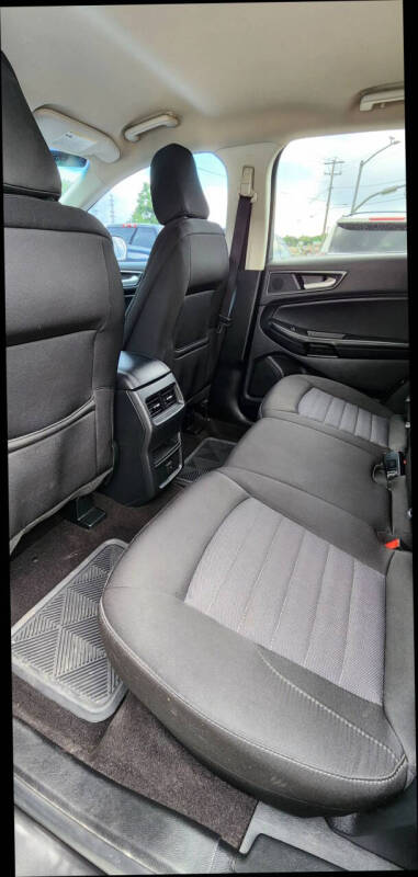 2020 Ford Edge SE