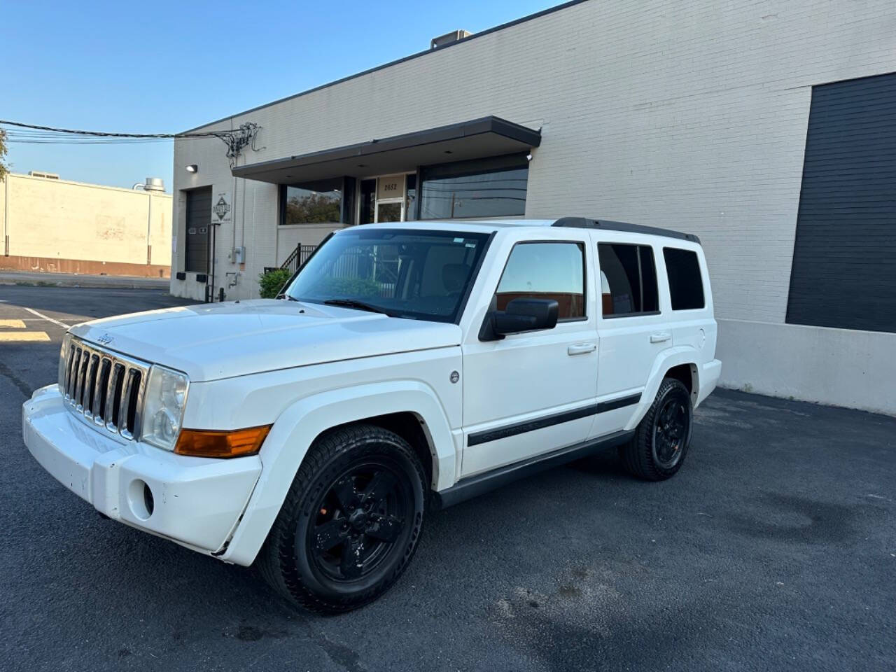 2007 Jeep Commander for sale at Sarenco Auto Inc in Dallas, TX