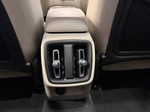 2023 Volvo XC40 B5 Plus Bright Theme