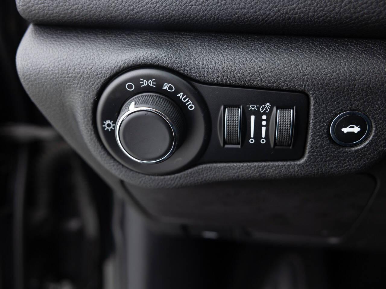 Used Car 2017 Chrysler 200  Limited Platinum 4dr Sedan For Sale Under $15,000 In Coal City, Illinois