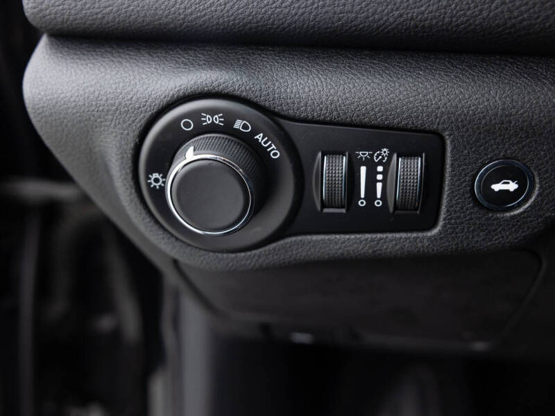 2017 Chrysler 200 Limited Platinum