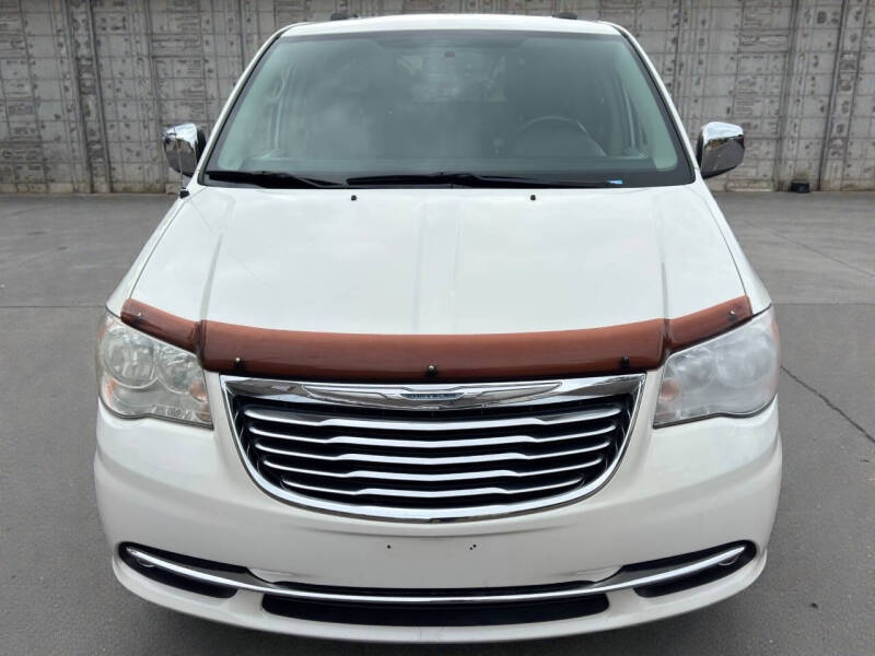 2013 Chrysler Town and Country Touring