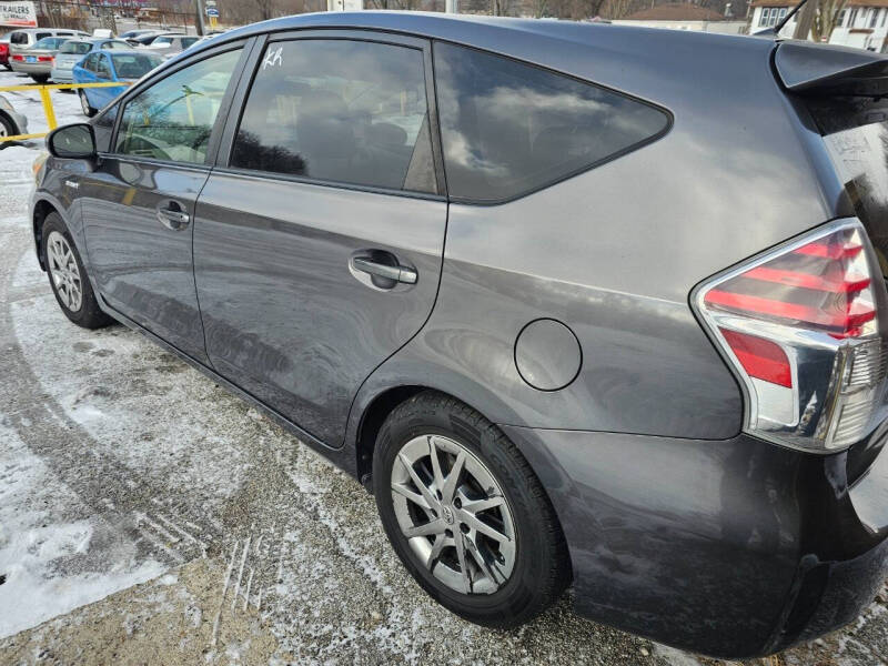 2016 Toyota Prius v Two