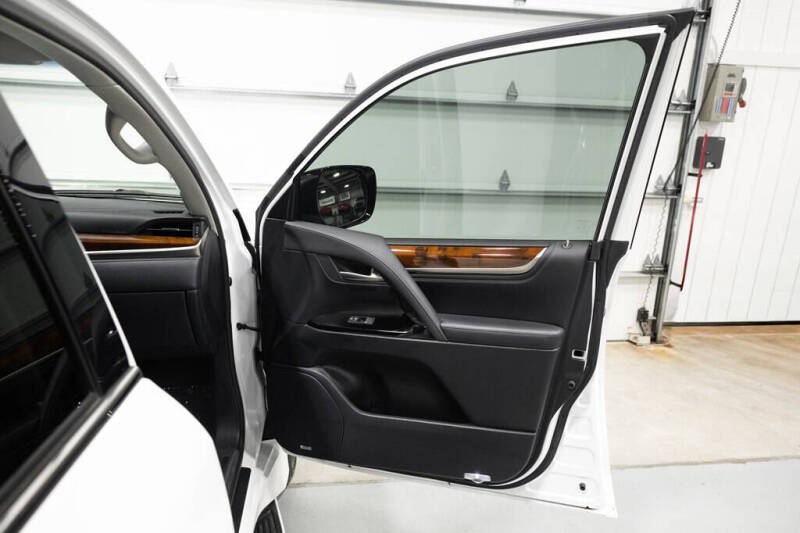 2021 Lexus LX 570 Three-Row