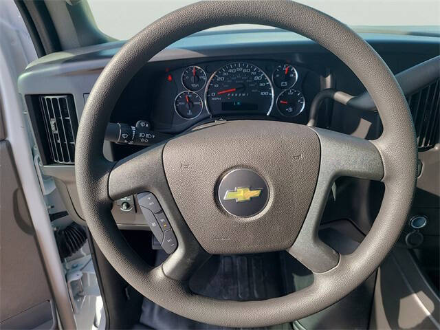 2025 Chevrolet Express 2500