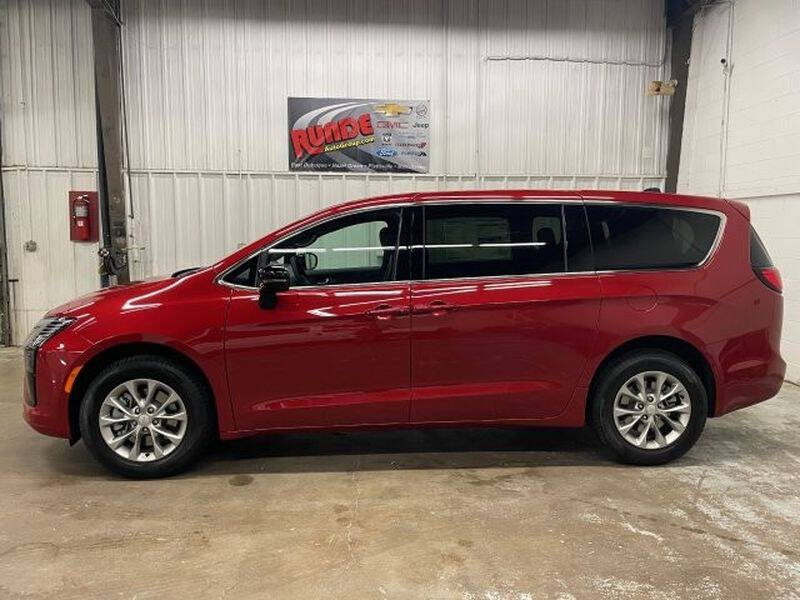 2027 Chrysler Pacifica Select