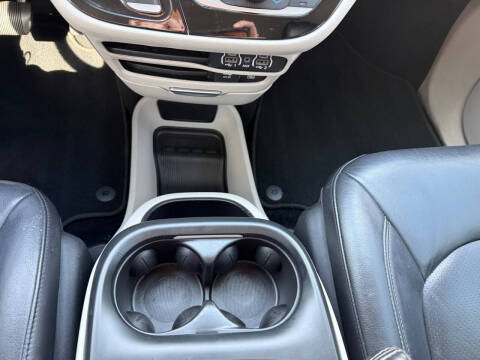 2022 Chrysler Pacifica Touring L