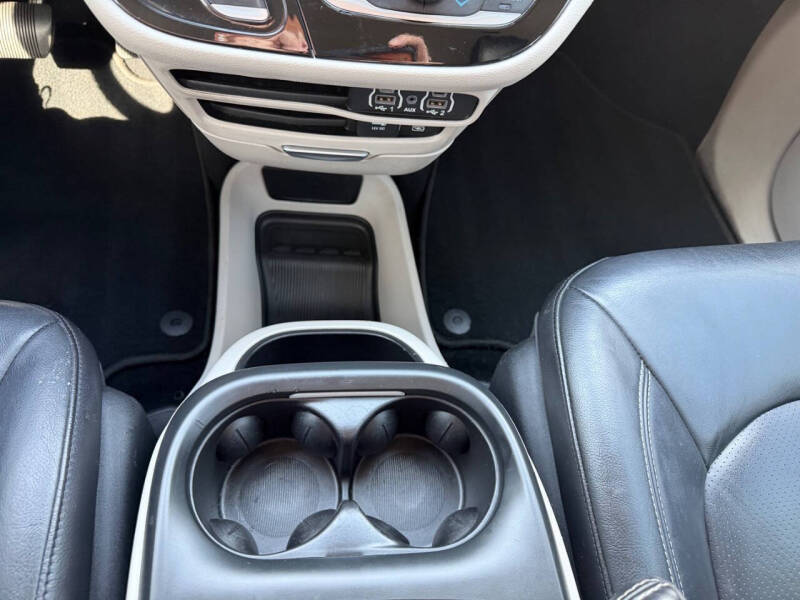 2022 Chrysler Pacifica Touring L