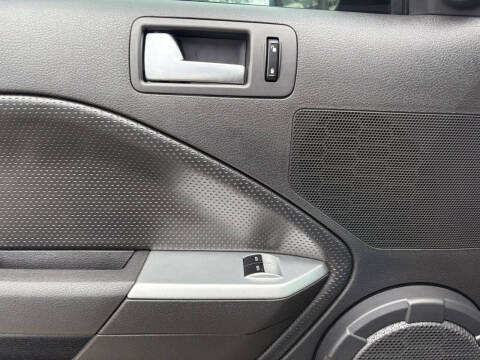 2005 Ford Mustang GT Deluxe