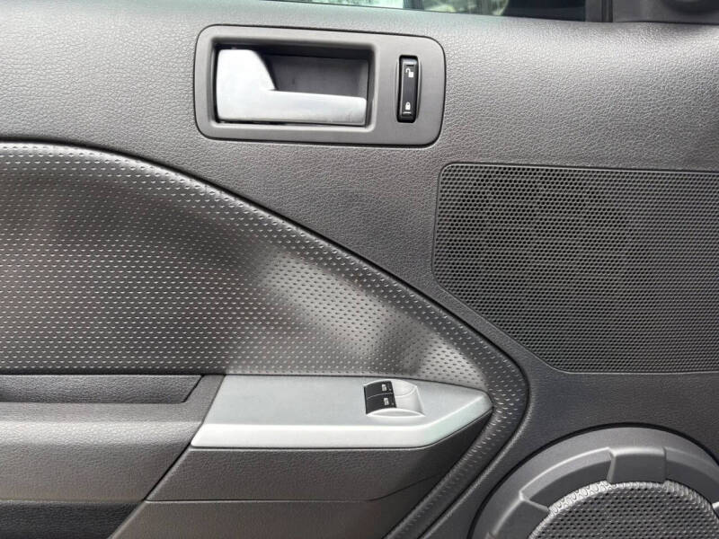 2005 Ford Mustang GT Deluxe