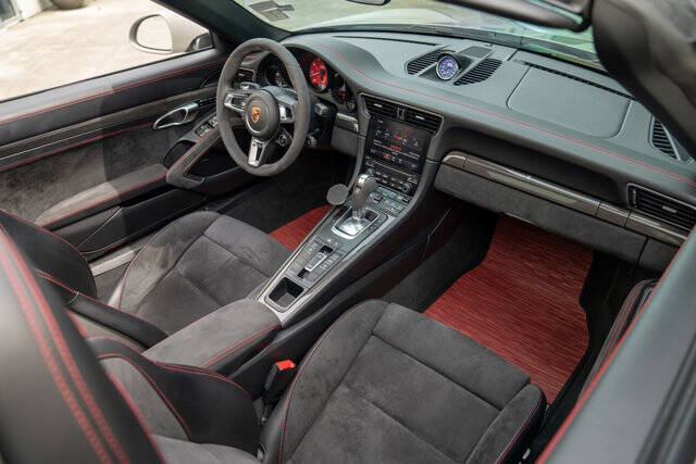 2019 Porsche 911 7