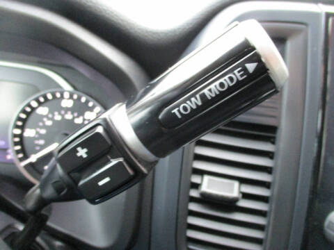 2023 Nissan Titan SV