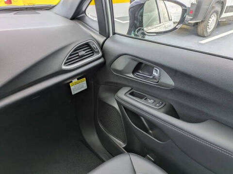 2026 Chrysler Voyager LX