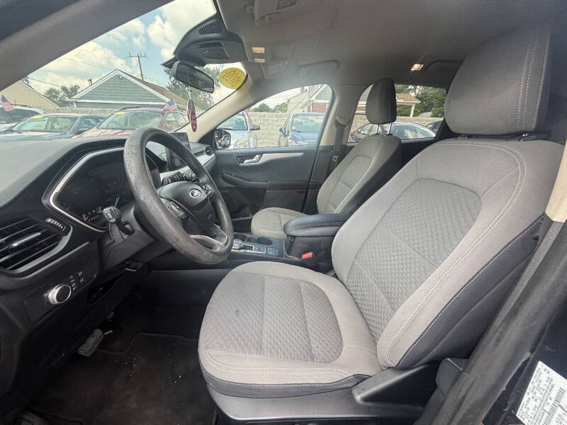 2020 Ford Escape SE