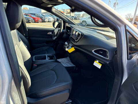 2026 Chrysler Voyager LX