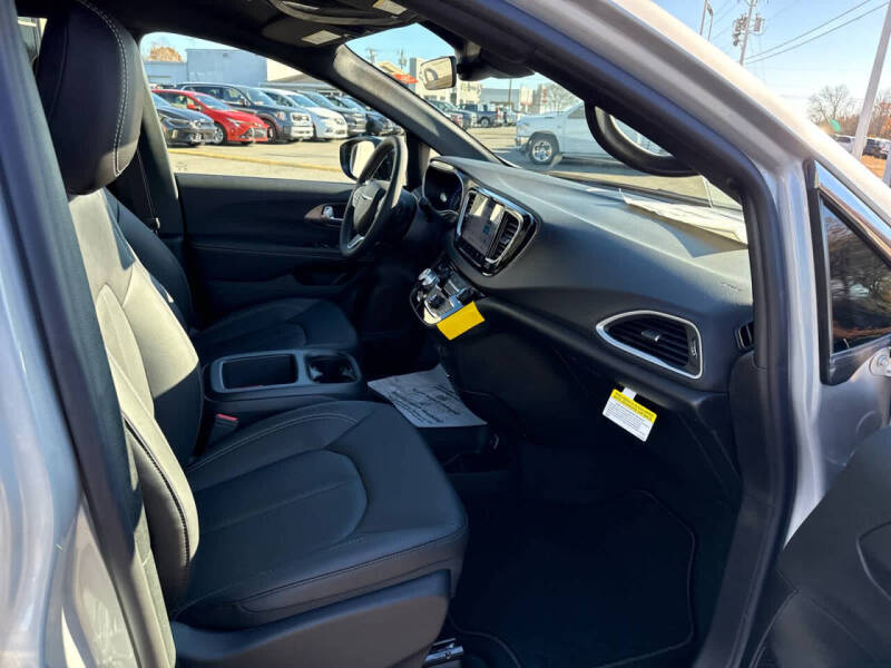 2026 Chrysler Voyager LX