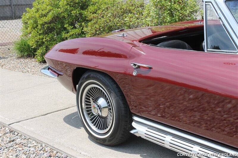 1965 Chevrolet Corvette 30