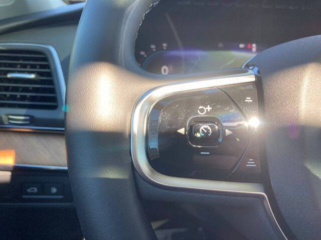 2025 Volvo XC90 T8 Core Bright Theme