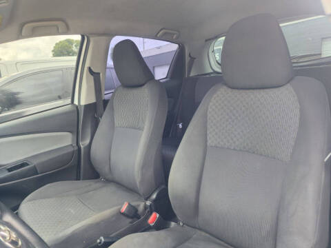 2015 Toyota Yaris 5-Door SE