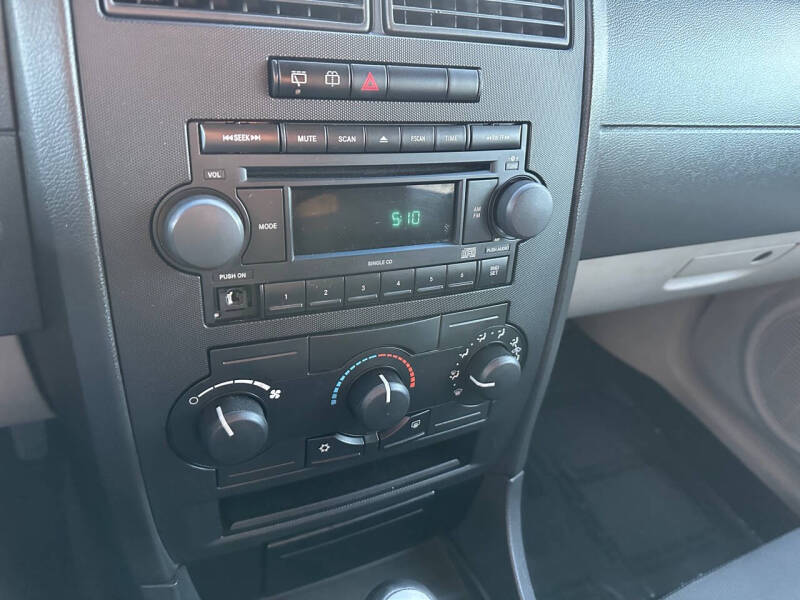 2006 Dodge Magnum SE