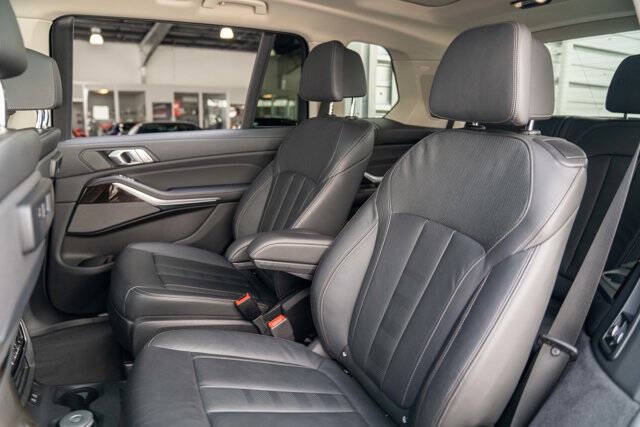 2019 BMW X7 33